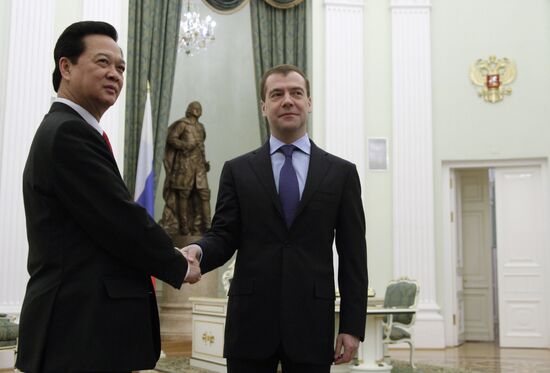 Dmitry Medvedev meets with Nguyen Tan Dung