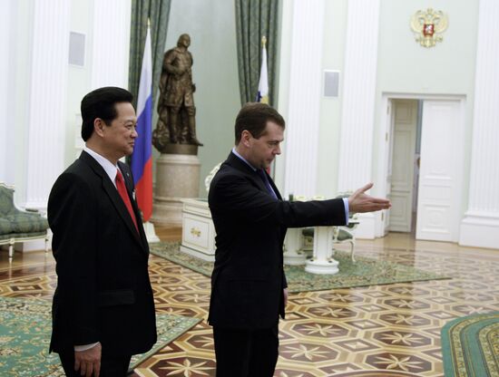 Dmitry Medvedev meets with Nguyen Tan Dung