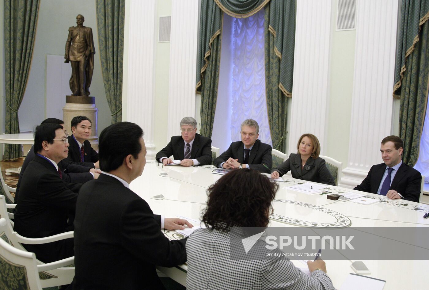 Dmitry Medvedev meets with Nguyen Tan Dung