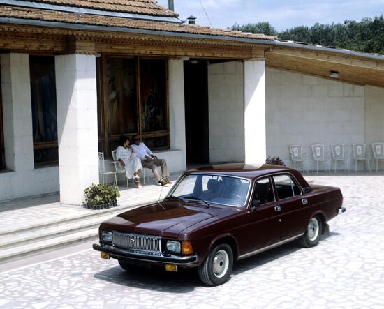 Volga GAZ-3102 car