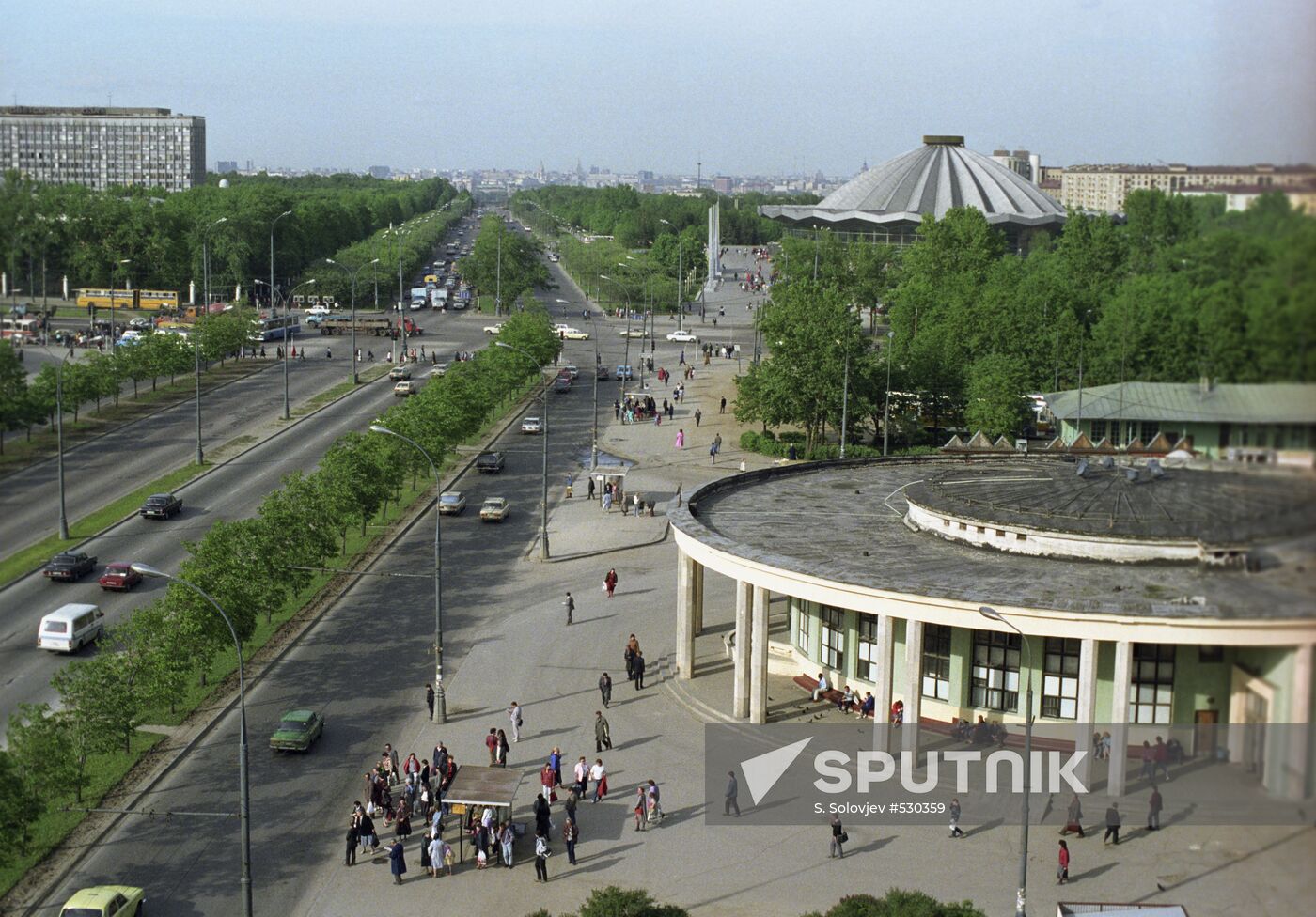 Ground entrance hall of Universitet metro station