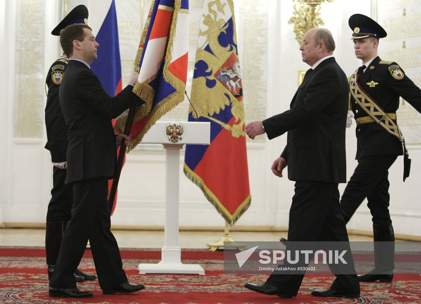 Dmitry Medvedev gives FIS, personal colors to Mikhail Fradkov