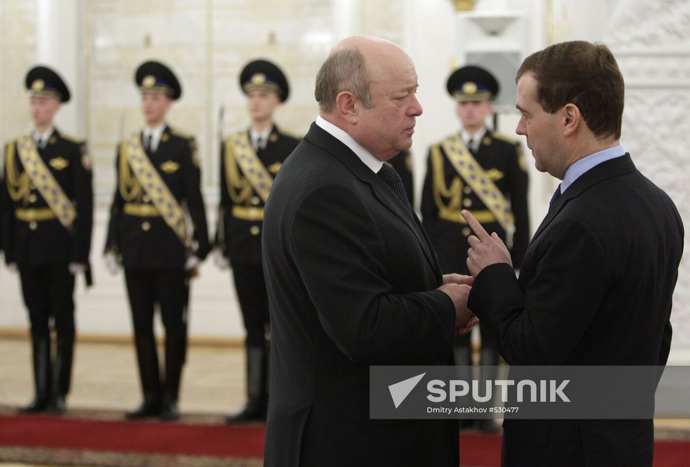 Dmitry Medvedev gives FIS, personal colors to Mikhail Fradkov