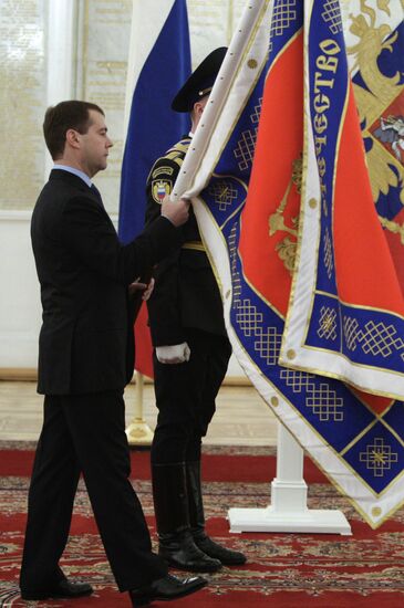 Dmitry Medvedev gives FIS, personal colors to Mikhail Fradkov