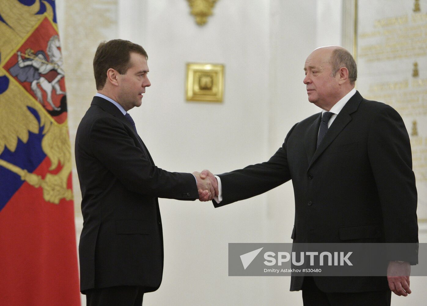 Dmitry Medvedev gives FIS, personal colors to Mikhail Fradkov