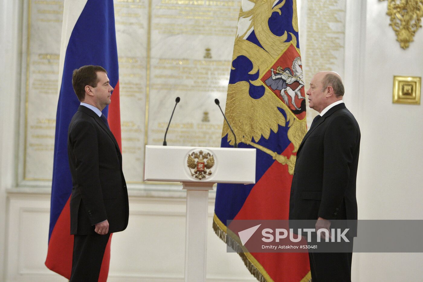 Dmitry Medvedev gives FIS, personal colors to Mikhail Fradkov