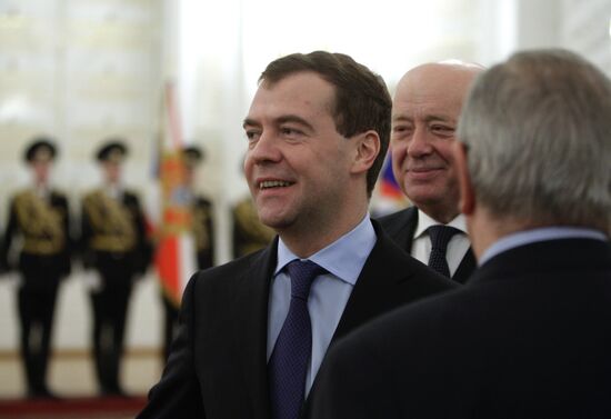 Dmitry Medvedev gives FIS, personal colors to Mikhail Fradkov