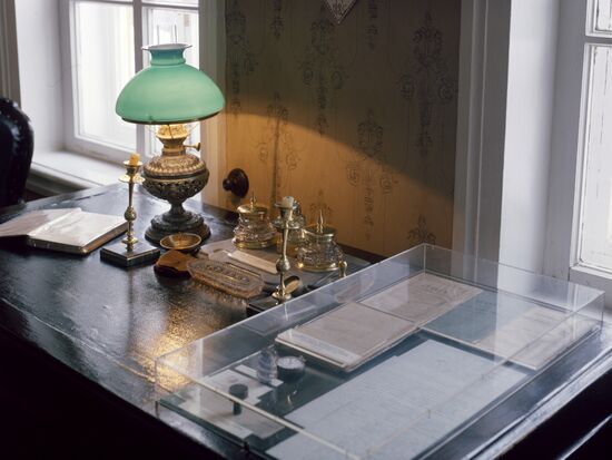 Ilya Uluanov's desk