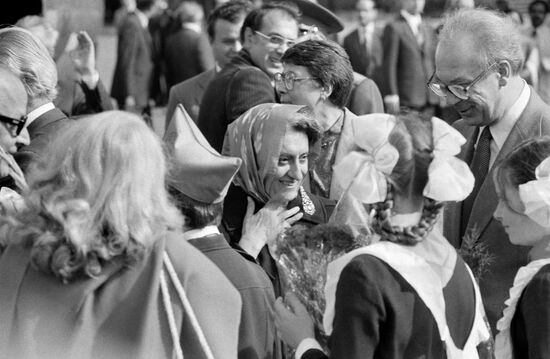 Indian Prime Minister Indira Gandhi visits Moscow
