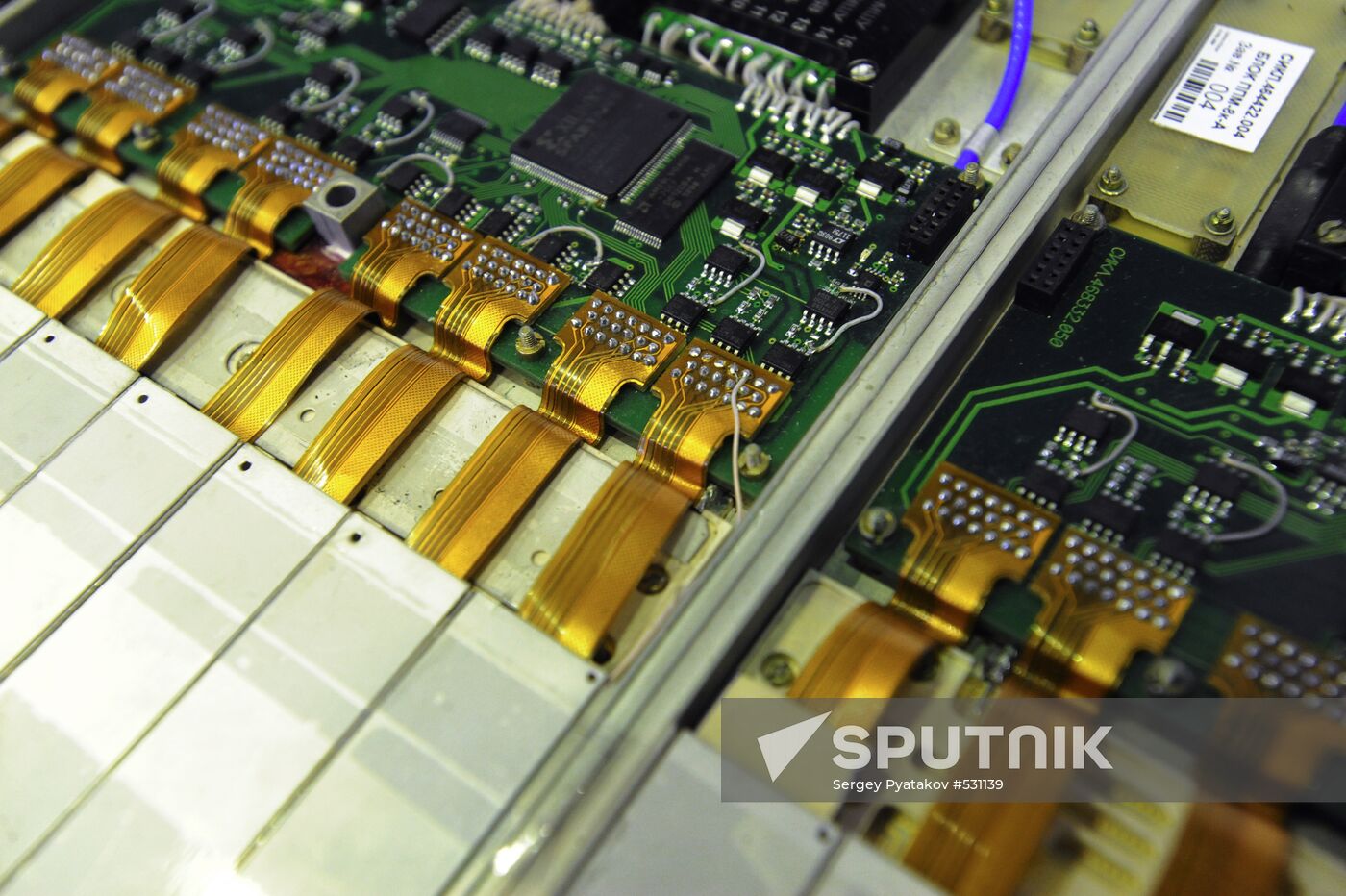 X-waveband receive/transmit module