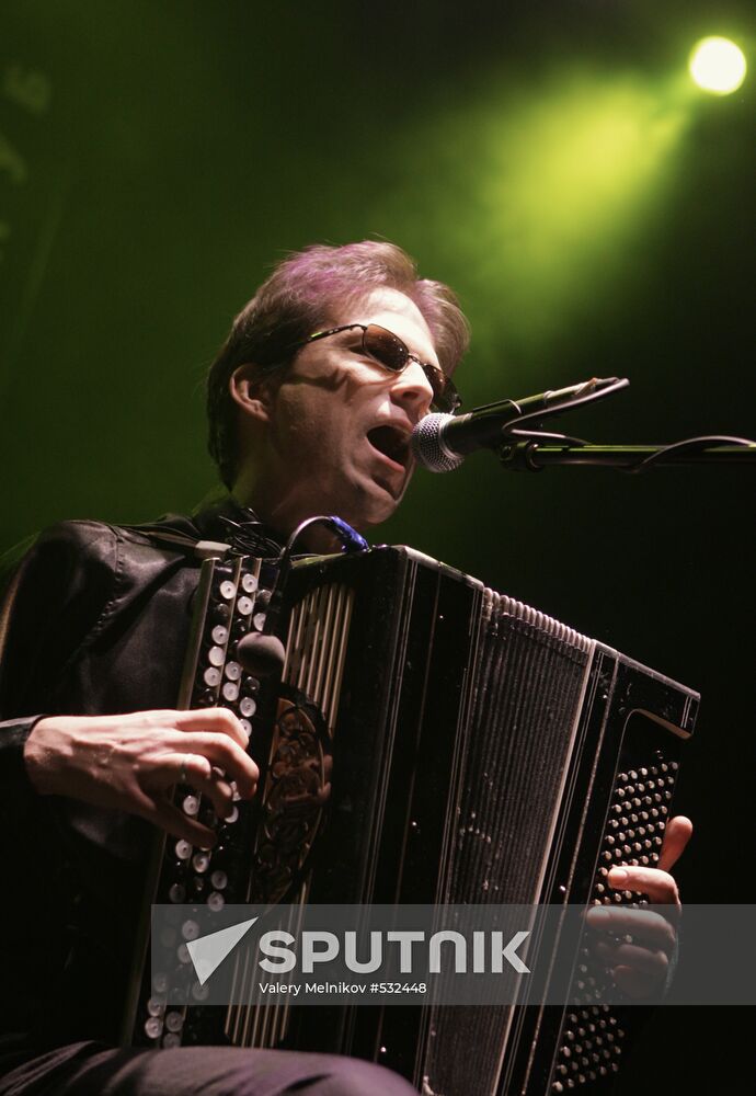 Fyodor Chistyakov performing at B-1 Maximum club