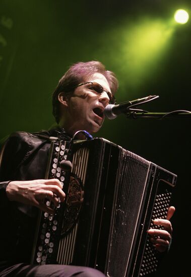 Fyodor Chistyakov performing at B-1 Maximum club