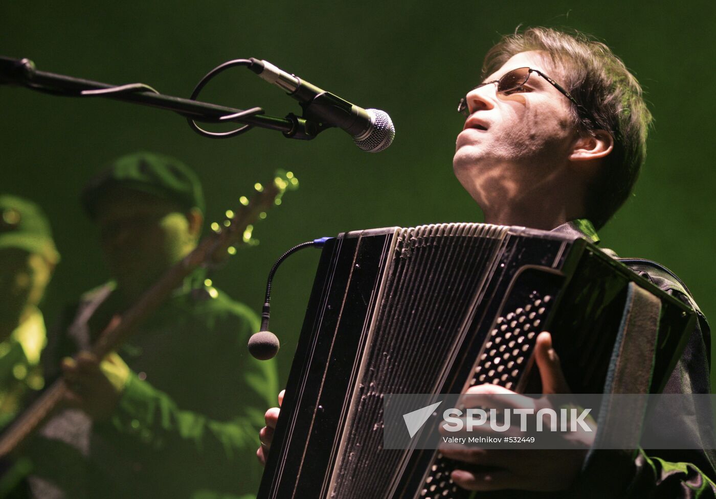 Fyodor Chistyakov performing at B-1 Maximum club