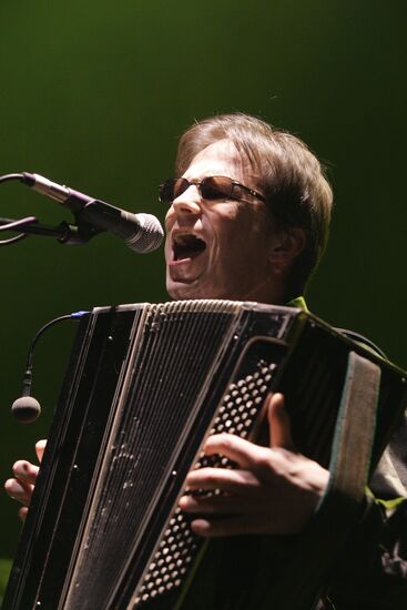 Fyodor Chistyakov performing at B-1 Maximum club