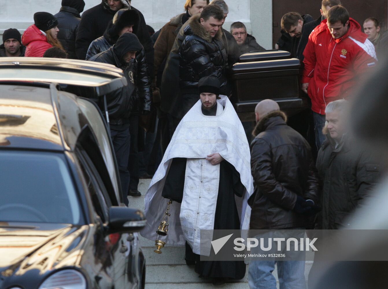 Paying last respects to showman Vladimir Turchinsky
