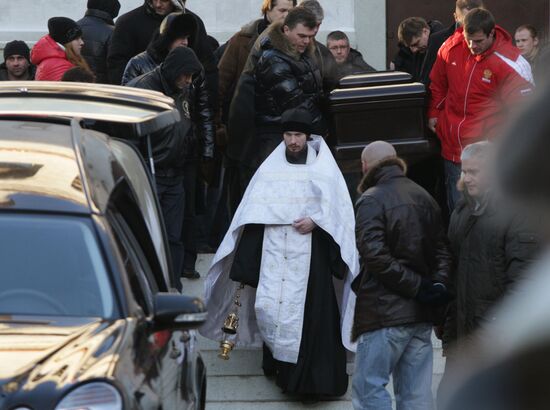 Paying last respects to showman Vladimir Turchinsky