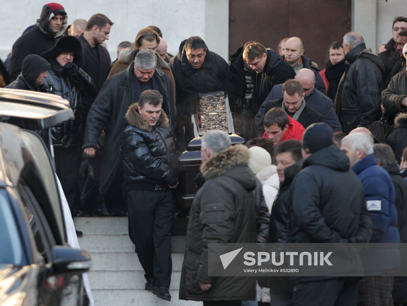 Paying last respects to showman Vladimir Turchinsky