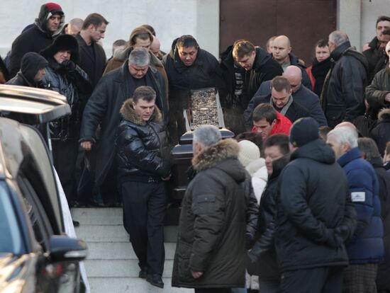 Paying last respects to showman Vladimir Turchinsky