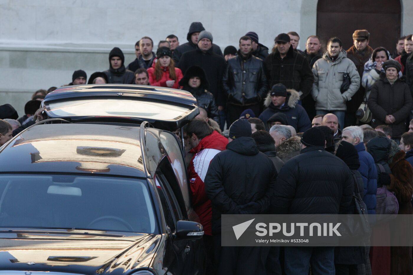 Paying last respects to showman Vladimir Turchinsky