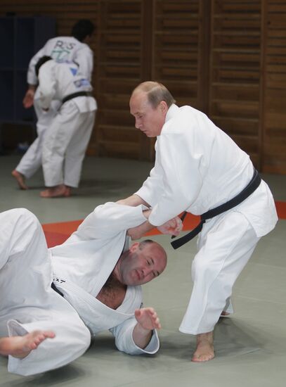 Putin visits St Petersburg