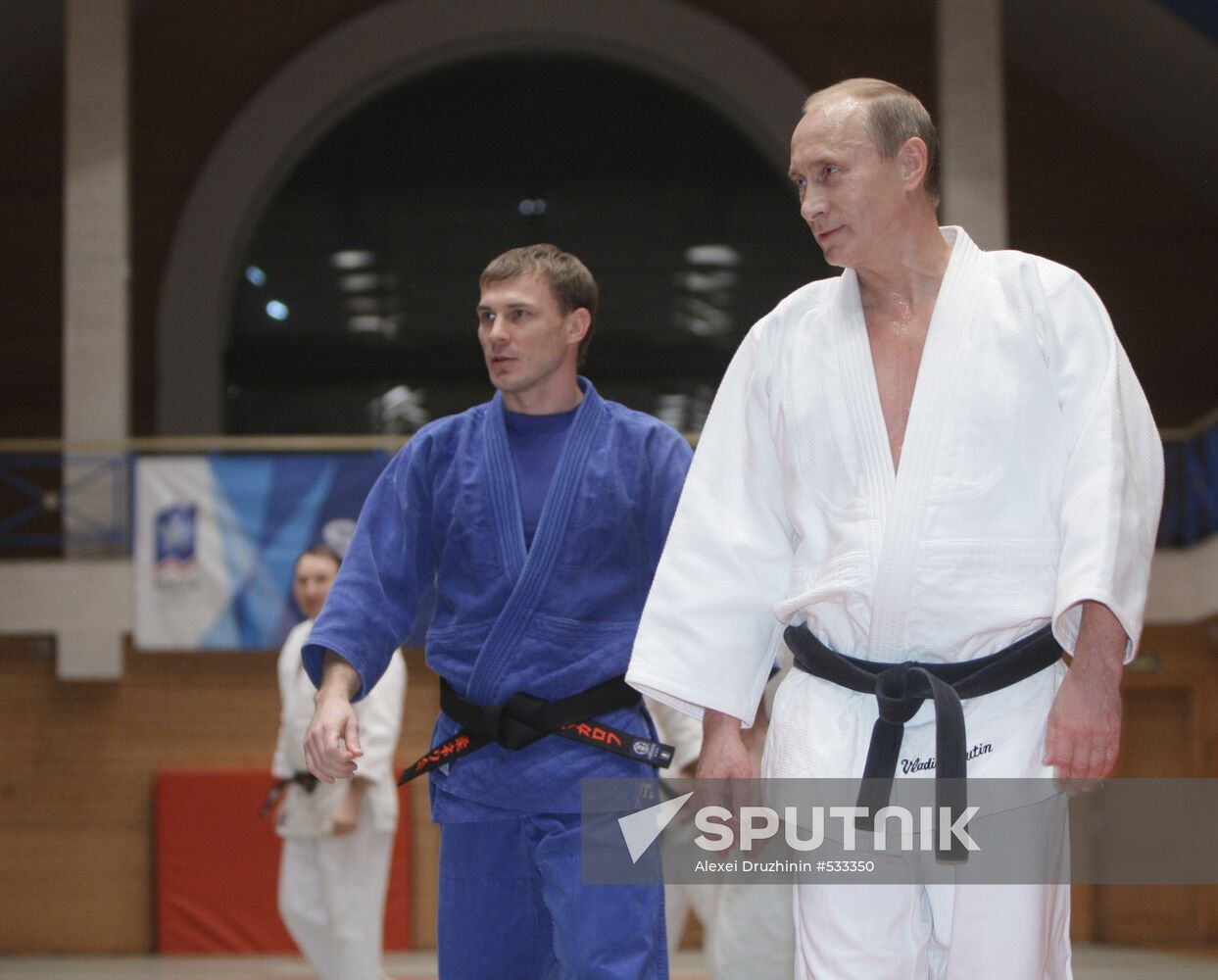 Putin visits St Petersburg
