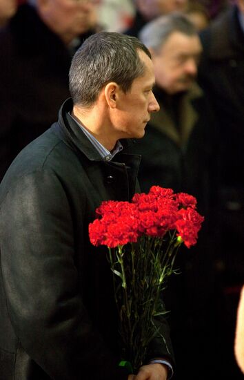 Andrei Sharonov attends Yegor Gaidar's funeral service