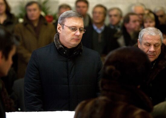 Mikhail Kasyanov attends Yegor Gaidar's funeral service