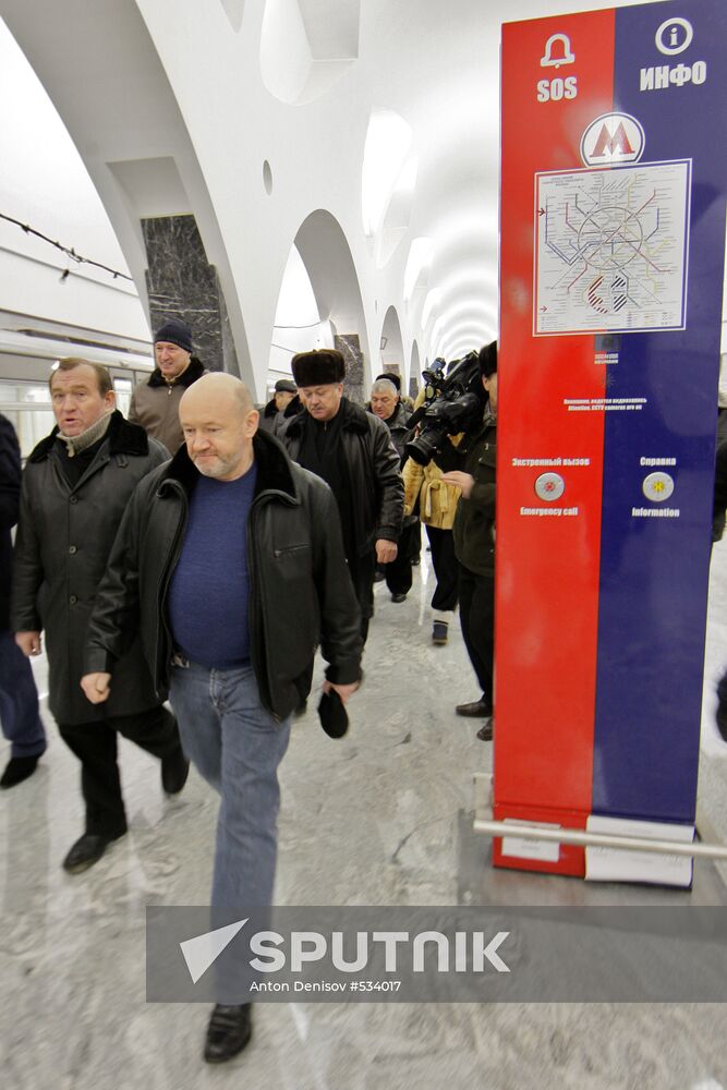 Train launched along undeground's Strogino-Mitino span