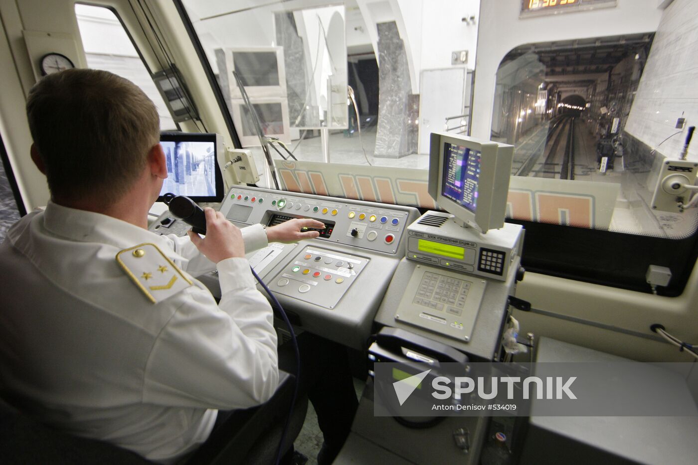 Train launched along undeground's Strogino-Mitino span