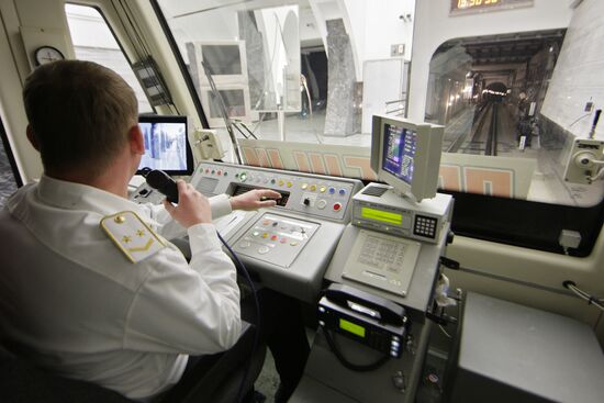 Train launched along undeground's Strogino-Mitino span
