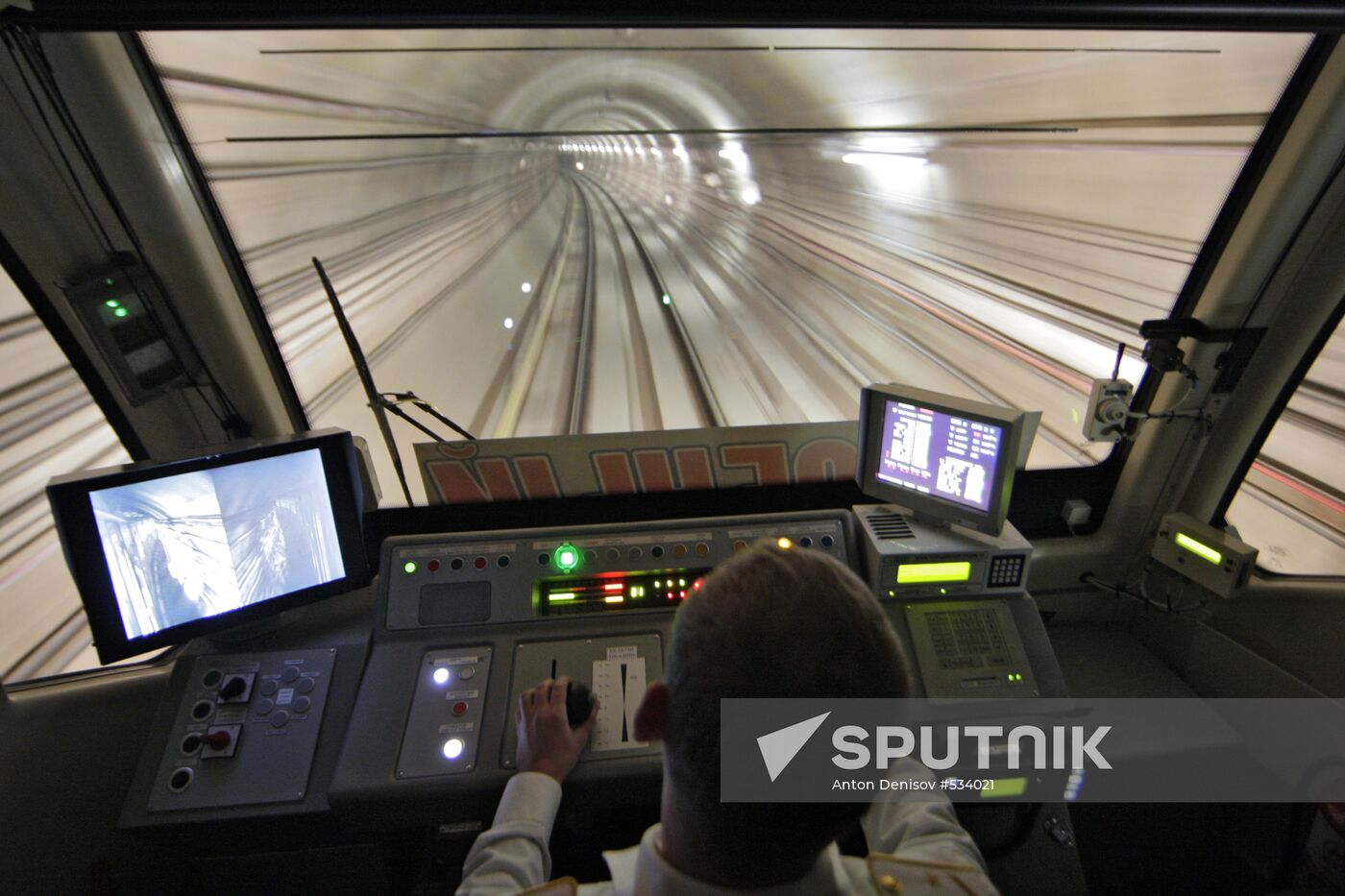 Train launched along undeground's Strogino-Mitino span