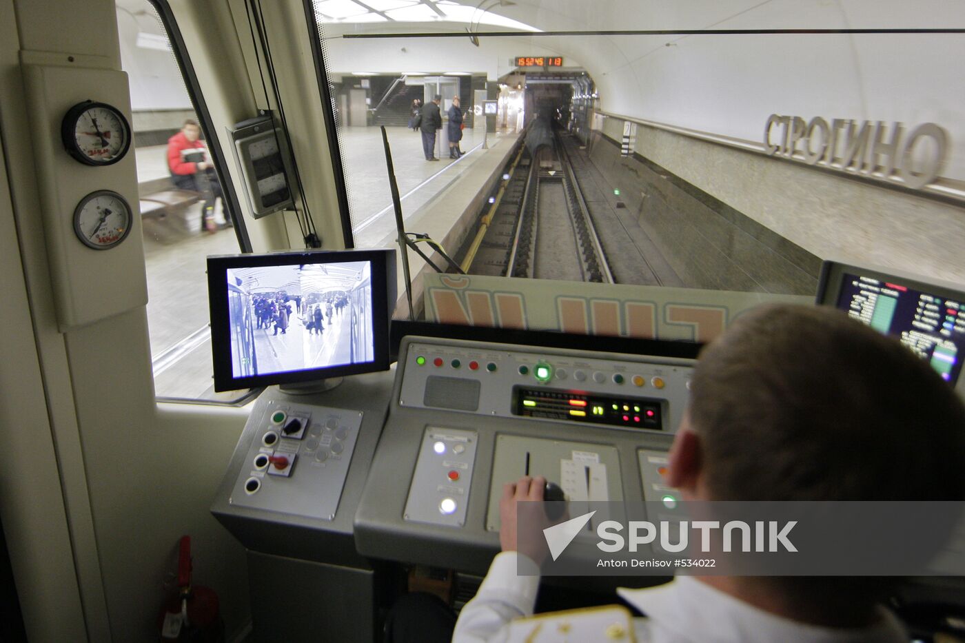 Train launched along undeground's Strogino-Mitino span