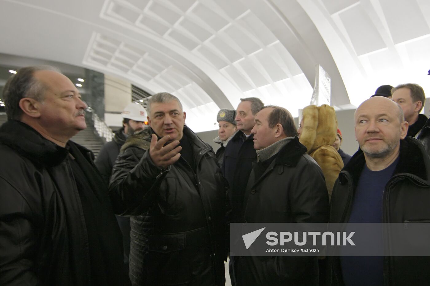 Train launched along undeground's Strogino-Mitino span