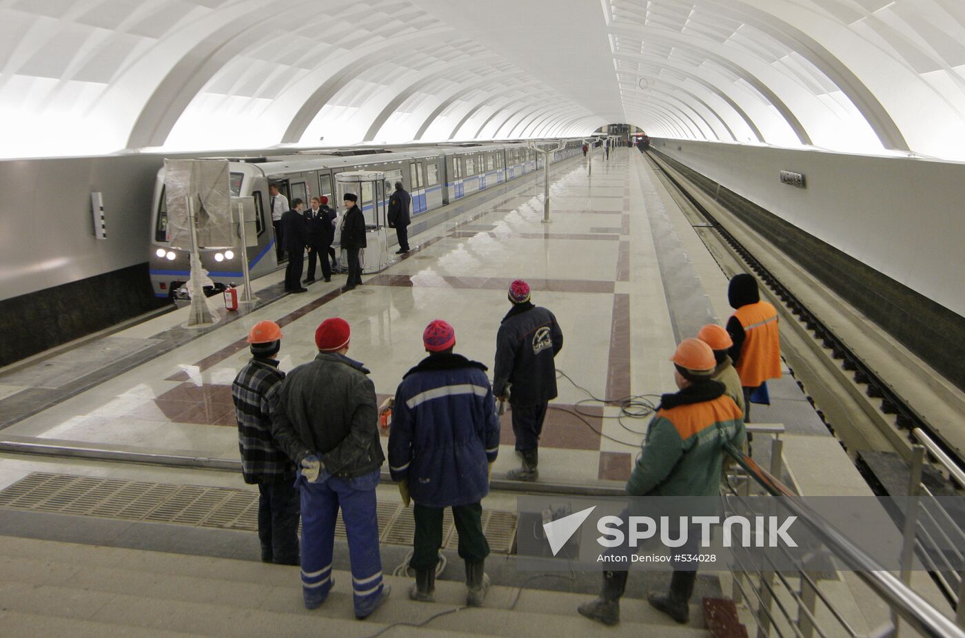 Train launched along undeground's Strogino-Mitino span