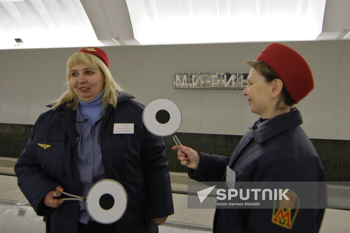 Train launched along undeground's Strogino-Mitino span