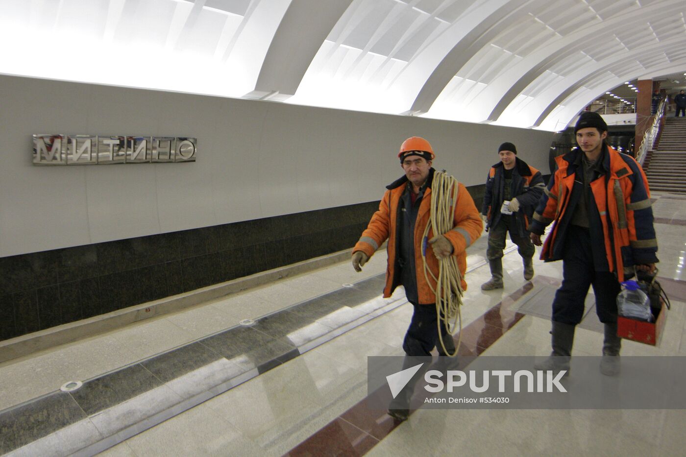 Metro train launched along Strogino-Mitino span