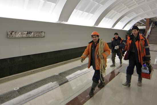 Metro train launched along Strogino-Mitino span