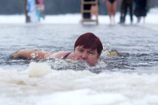 Ice swimmers compete in Veliky Novgorod