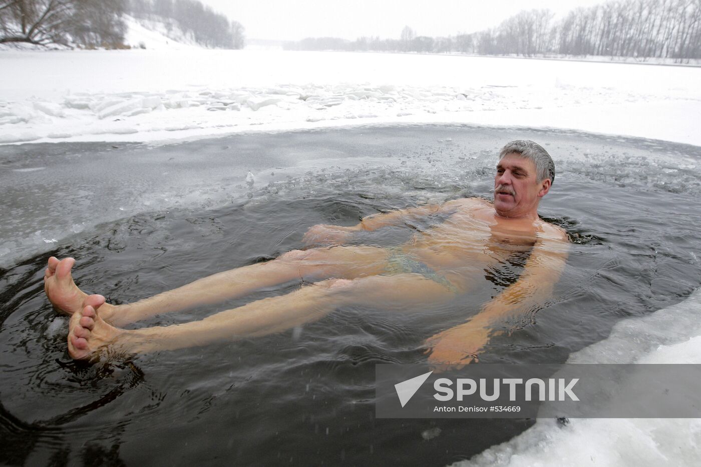 Ice swimming at Strogino Floodplain, Moscow