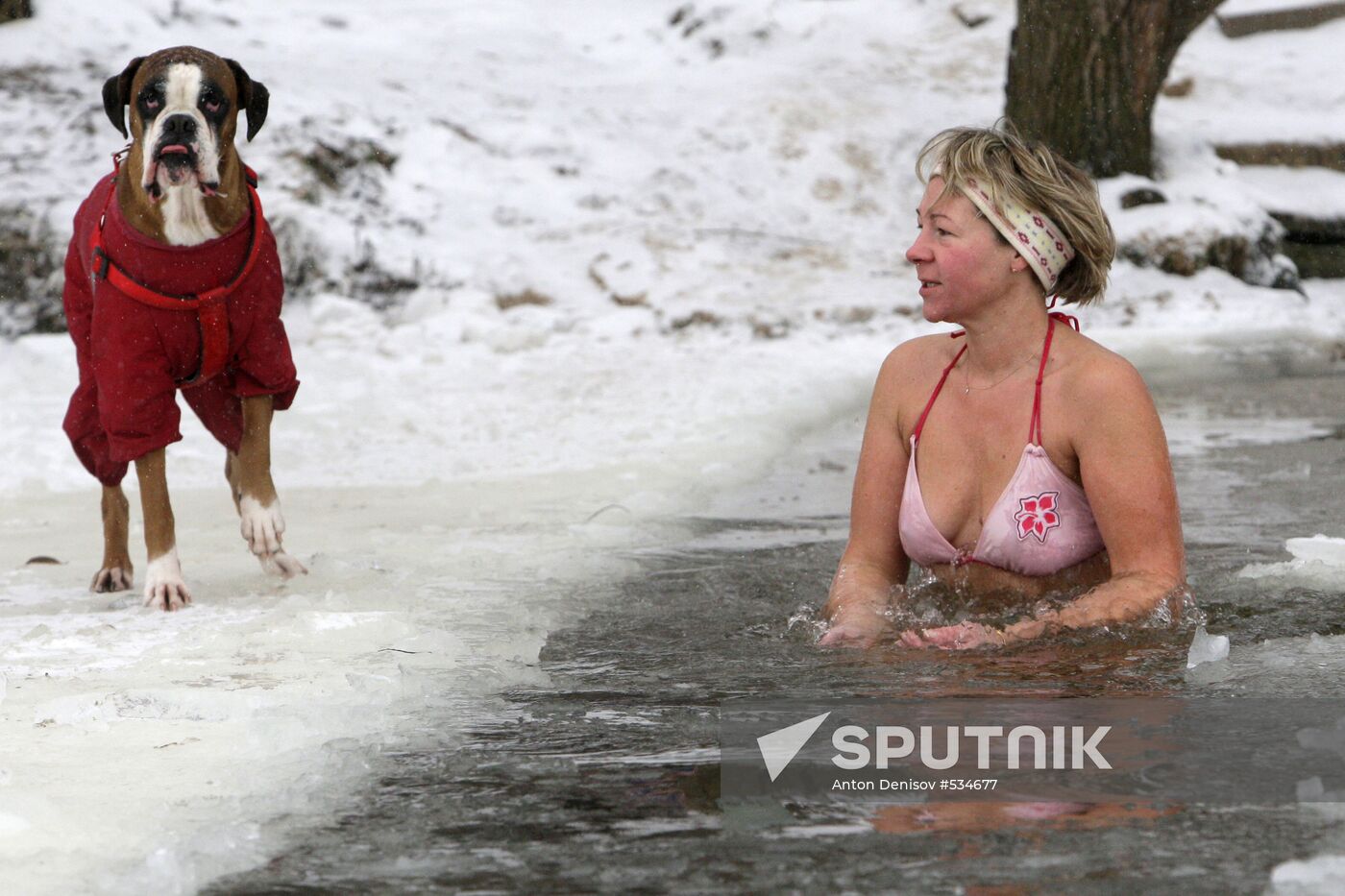 Ice swimming at Strogino Floodplain, Moscow