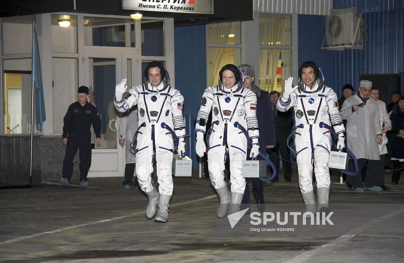 New ISS crew before launch of Soyuz-TMA-17 spacecraft