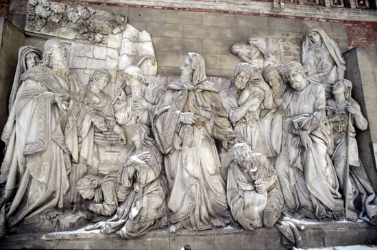 A sculptural story