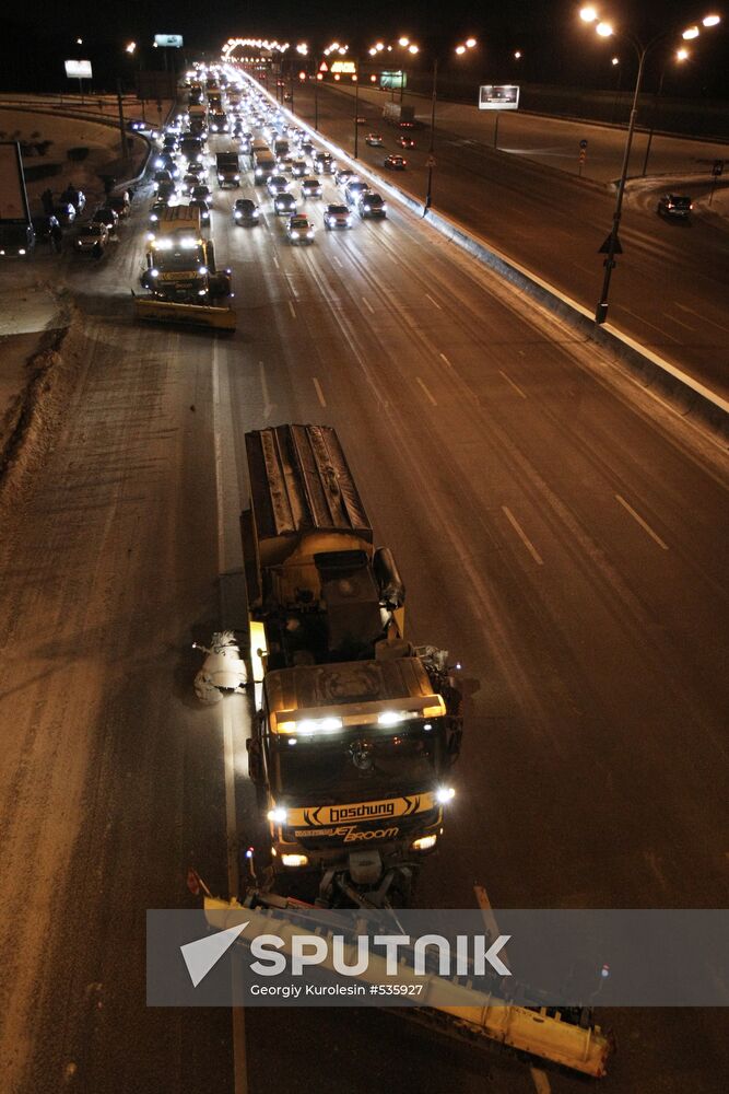 Removing snow in Moscow