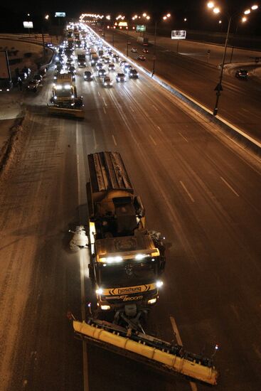 Removing snow in Moscow