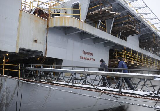 Aircraft-carrying cruiser Vikramaditya in Severodvinsk
