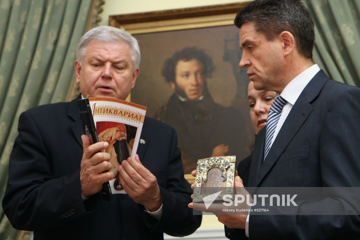 Viktor Petrakov, Vladimir Markin