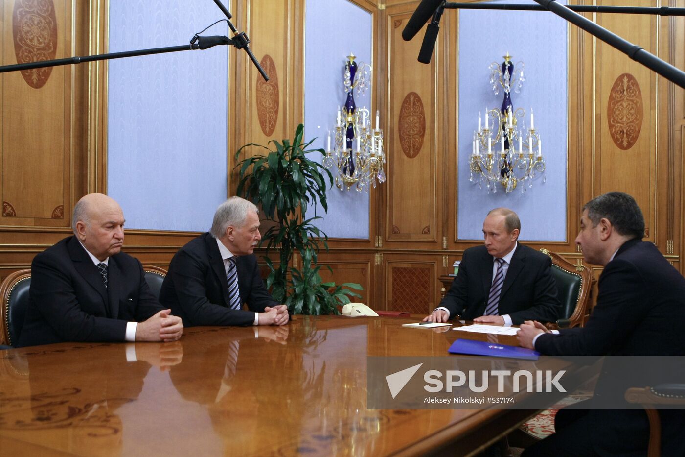 Vladimir Putin meets with Zurab Noghaideli