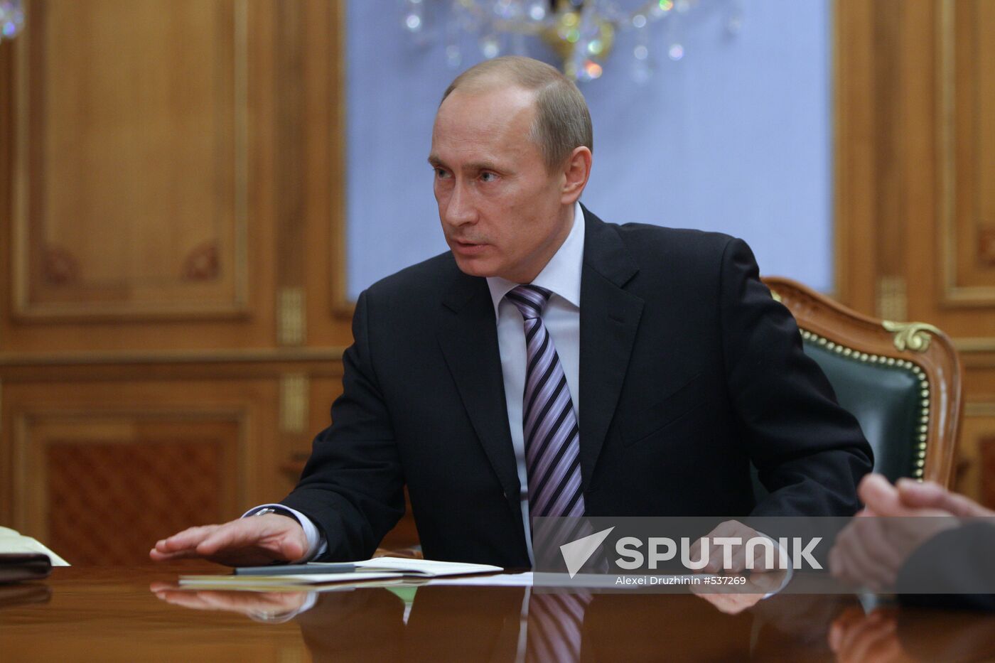 Vladimir Putin chairs meeting