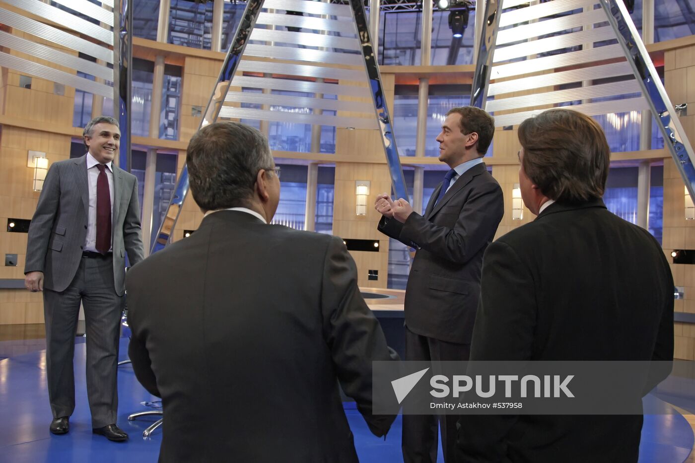 Dmitry Medvedev summed up year 2009 on federal television