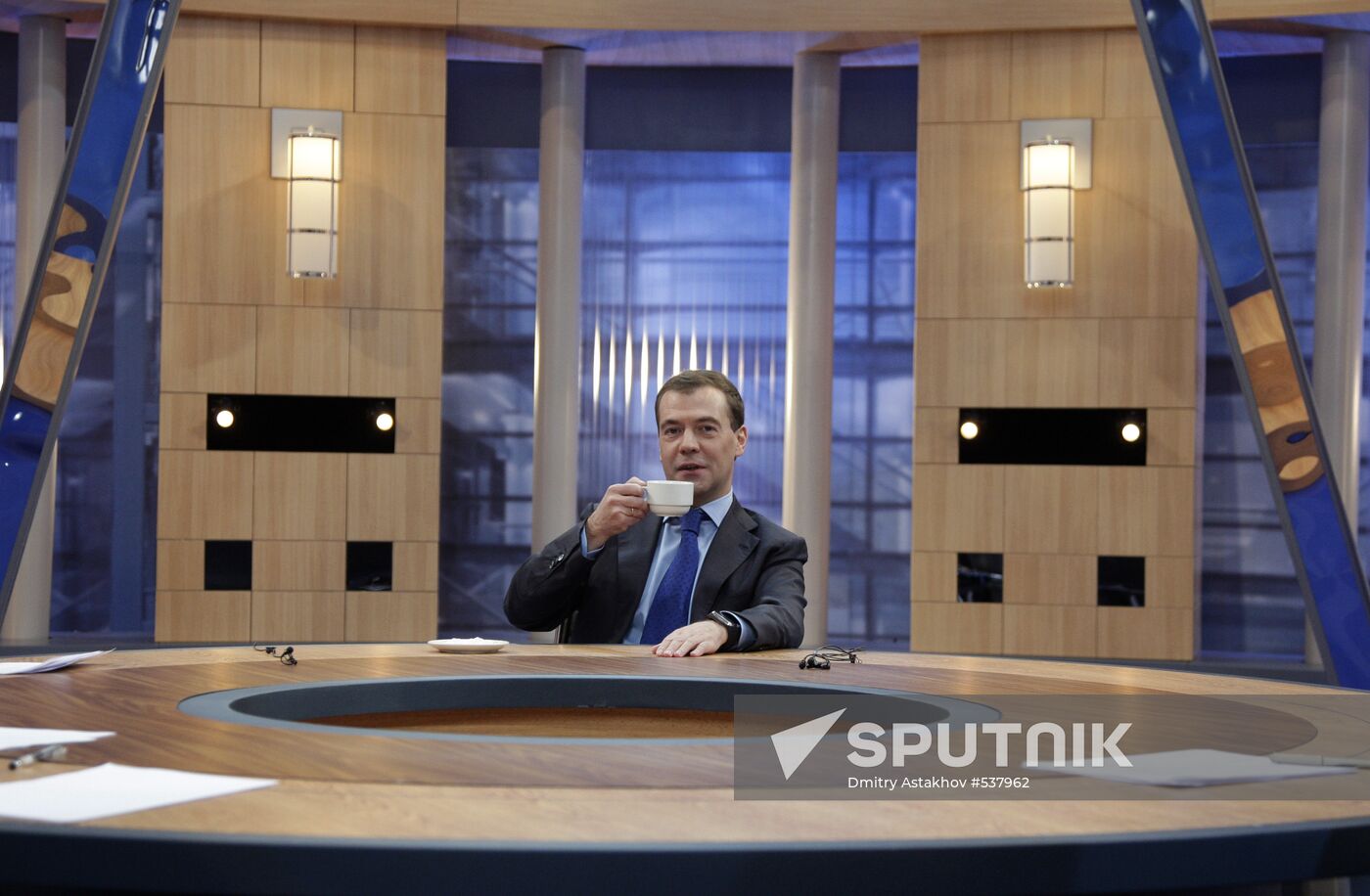 Dmitry Medvedev summed up year 2009 on federal television